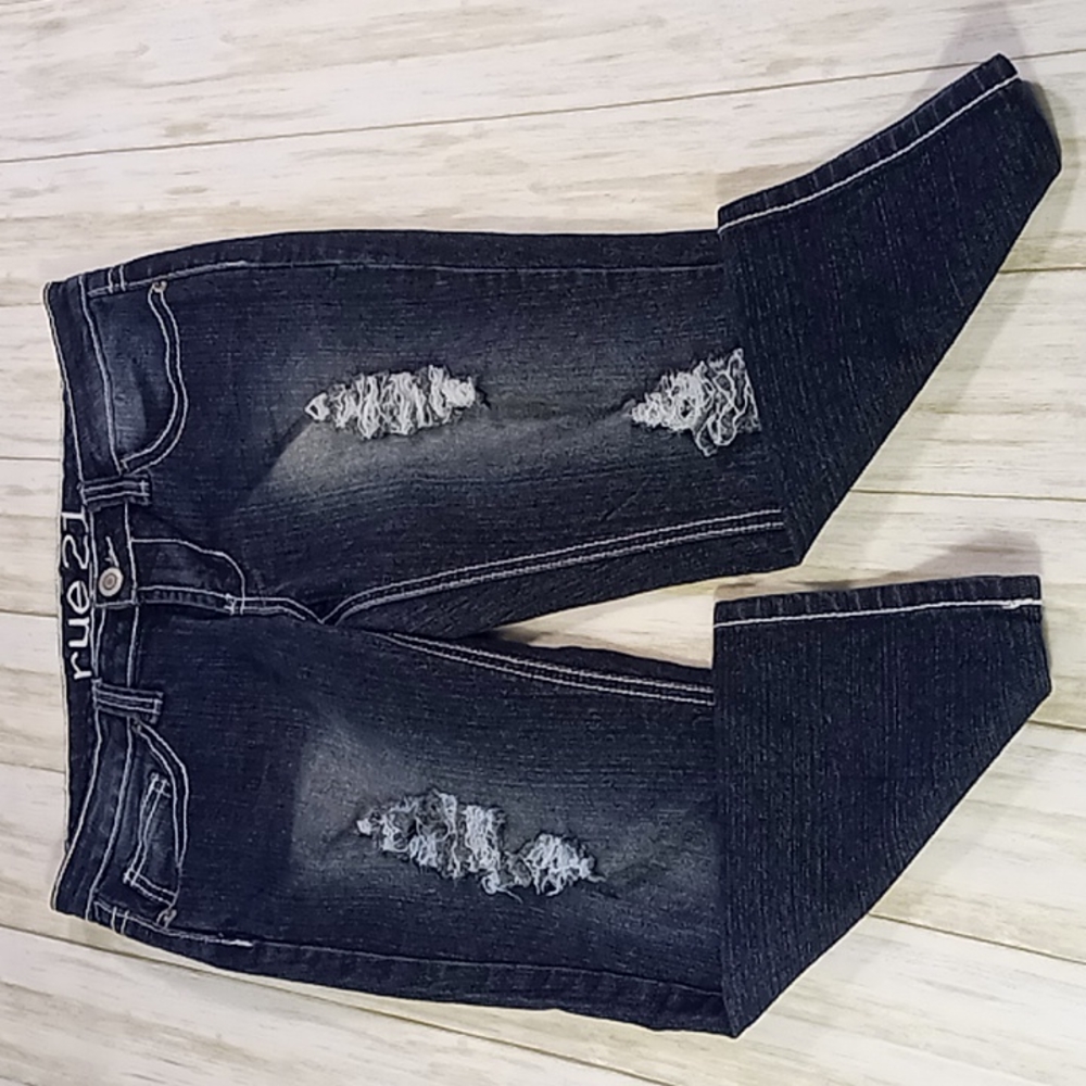 rue 21 Distressed Jean Capris 7/8 - Picture 2 of 16